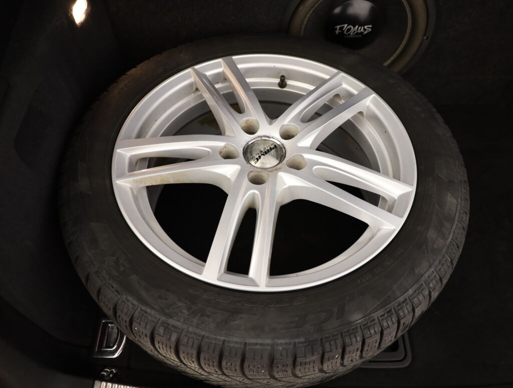 Audi A4 2013 Punainen