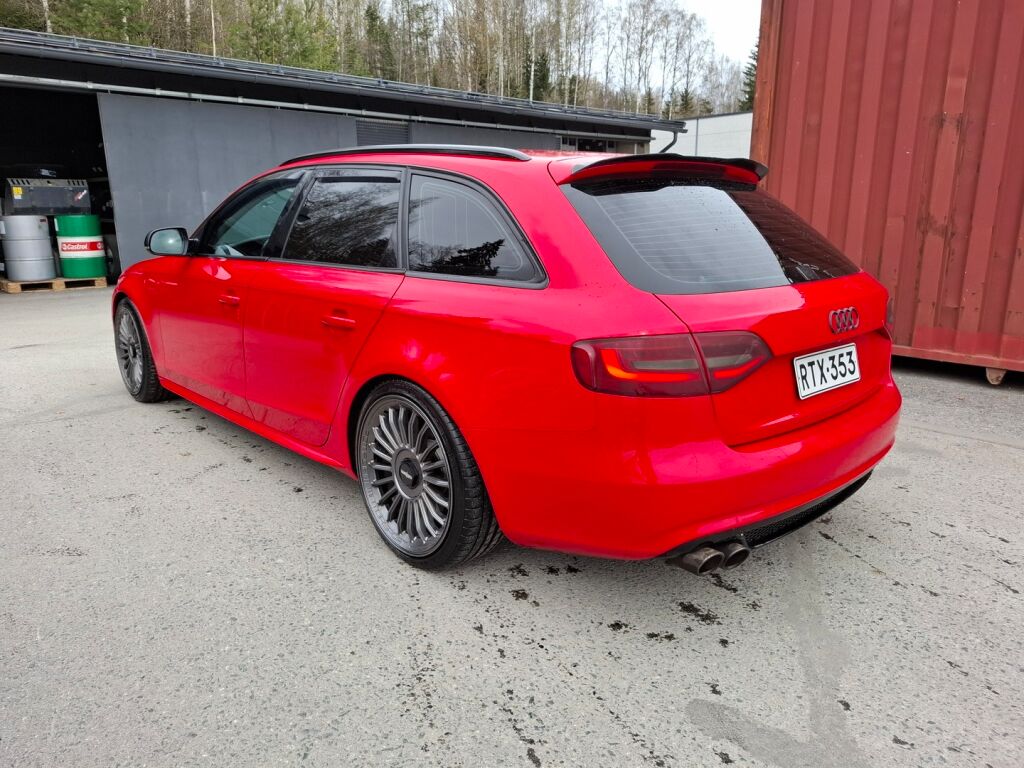 Audi A4 2013 Punainen