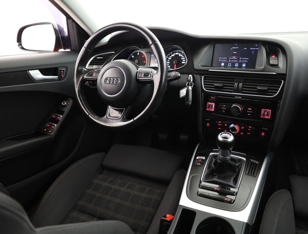 Audi A4 2013 Punainen