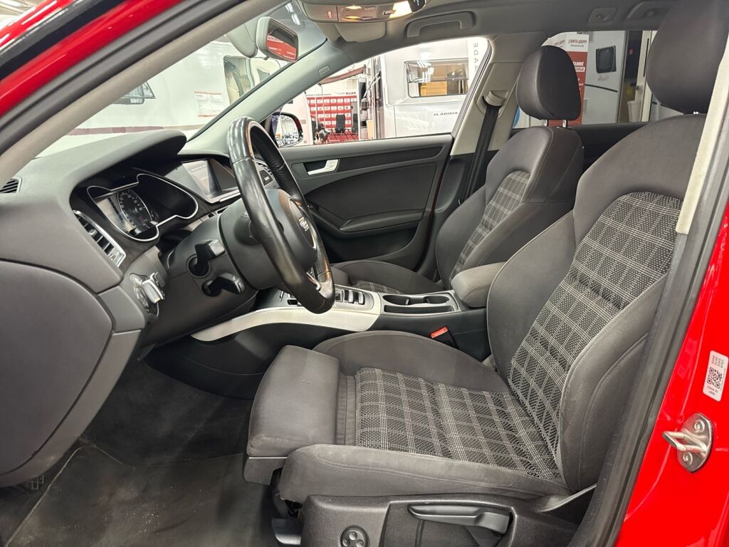 Audi A4 2013 Punainen