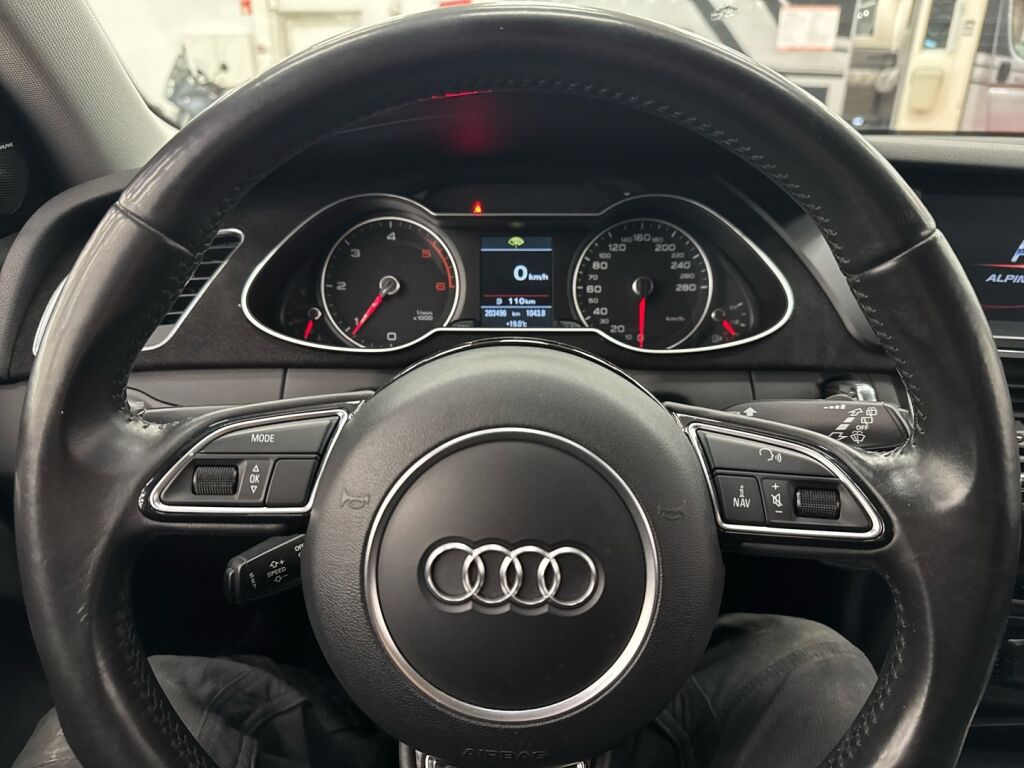 Audi A4 2013 Punainen