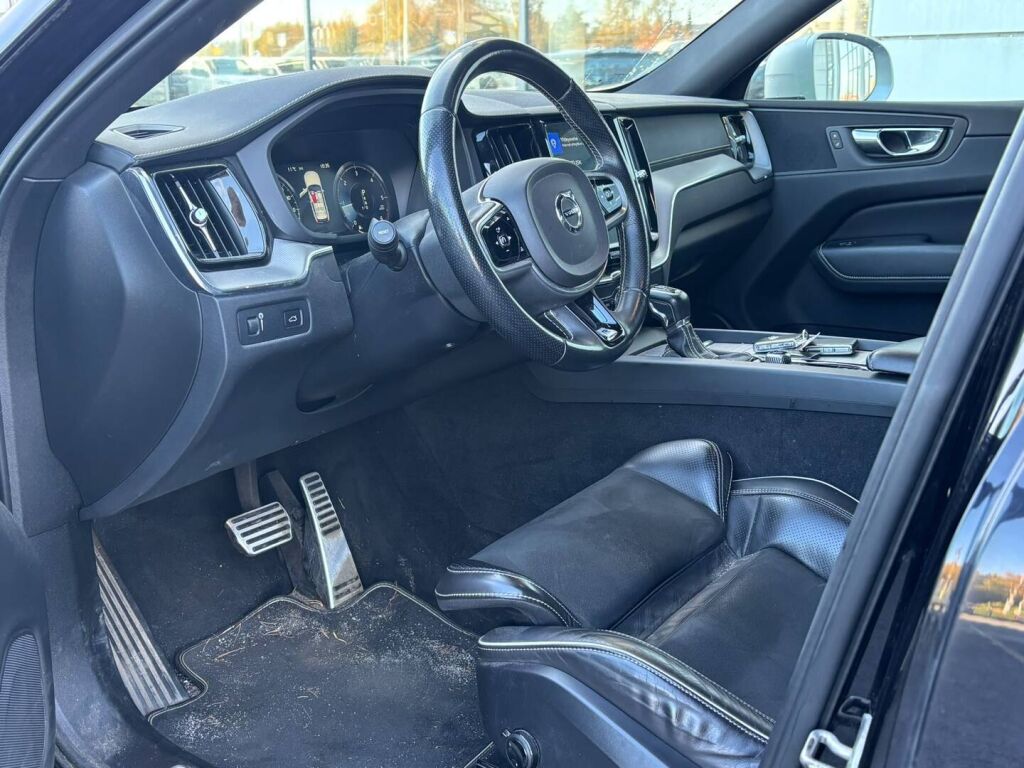 Volvo XC60 2019 Musta