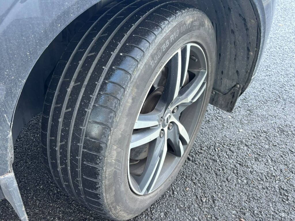 Volvo XC60 2019 Musta