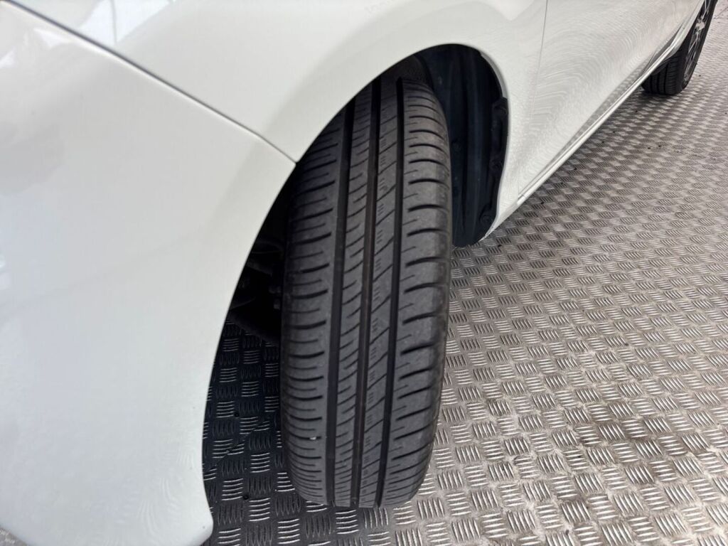 Toyota Yaris 2019 Valkoinen