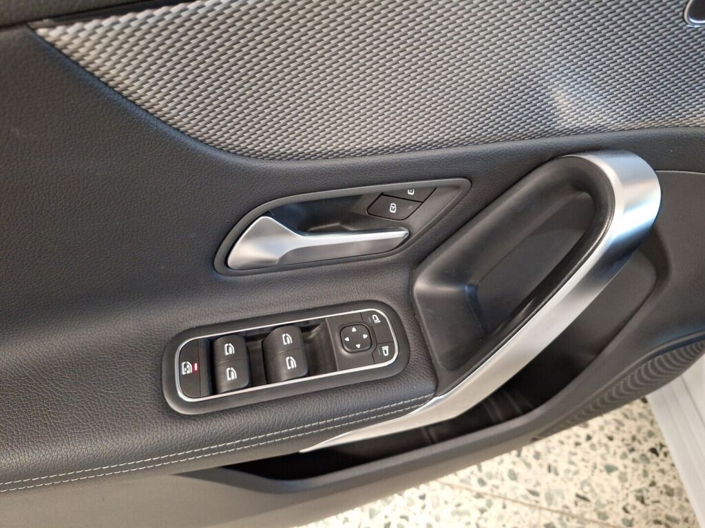 Mercedes-Benz A 2019 Valkoinen