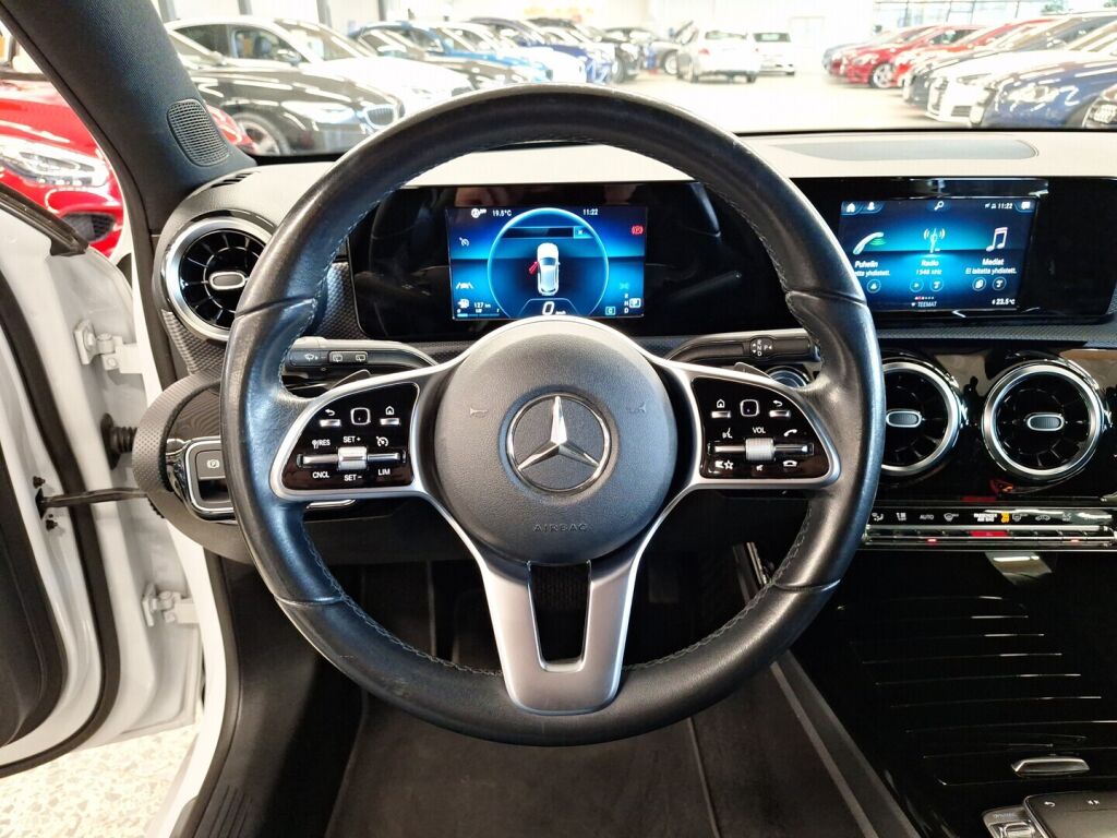 Mercedes-Benz A 2019 Valkoinen