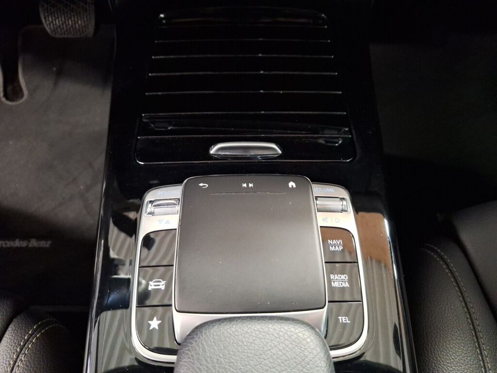 Mercedes-Benz A 2019 Valkoinen