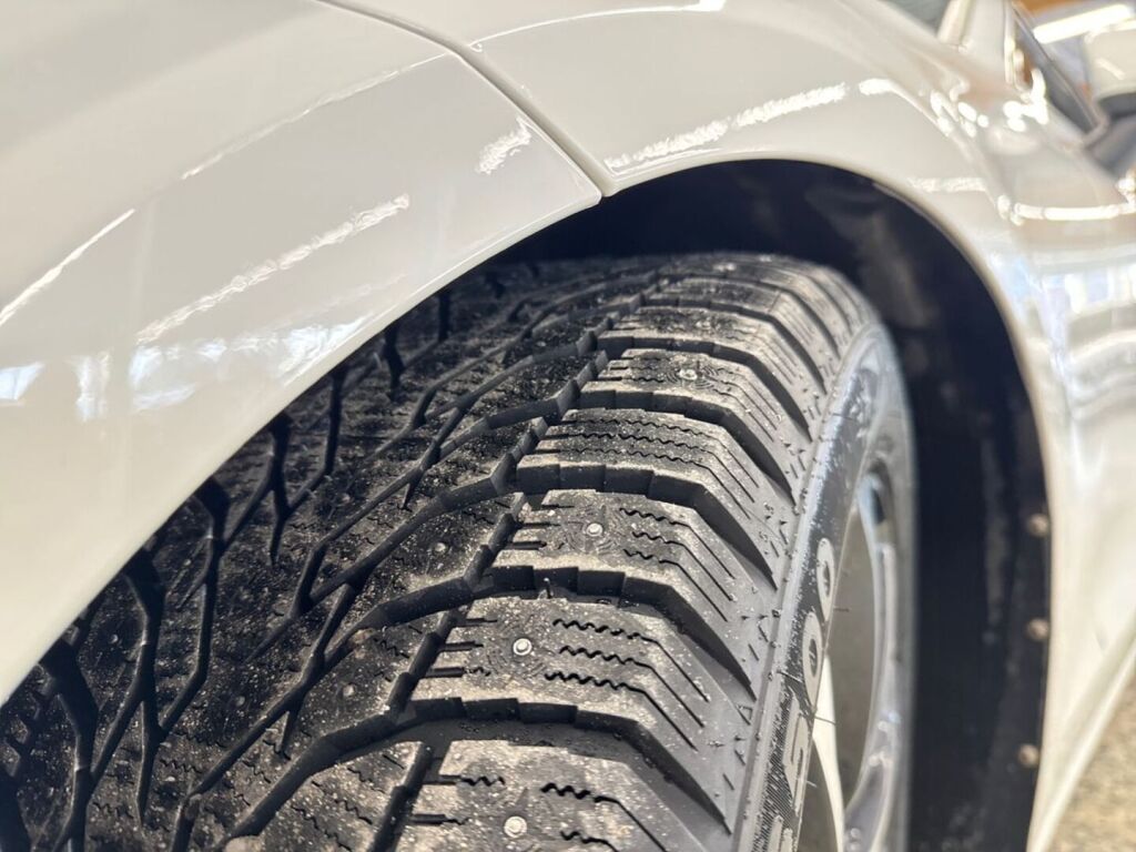 Volvo V60 2019 Valkoinen