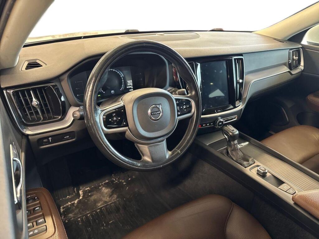 Volvo V60 2019 Valkoinen