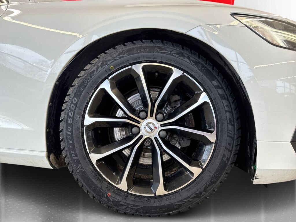 Volvo V60 2019 Valkoinen