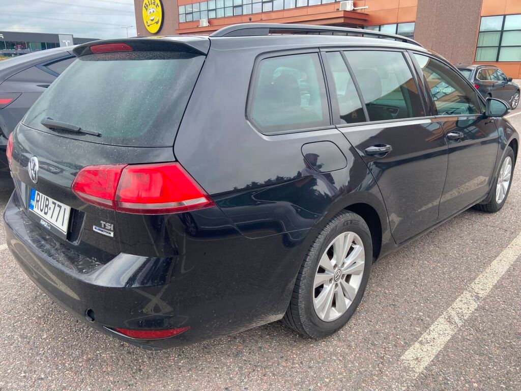 Volkswagen Golf 2015 Musta