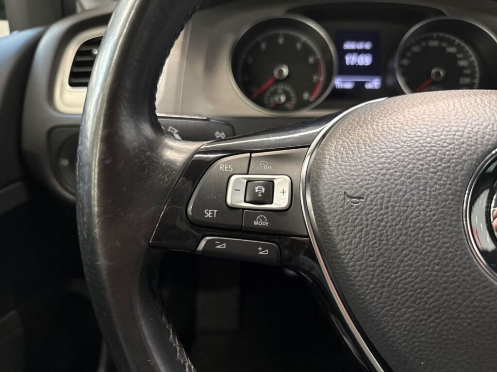 Volkswagen Golf 2015 Musta