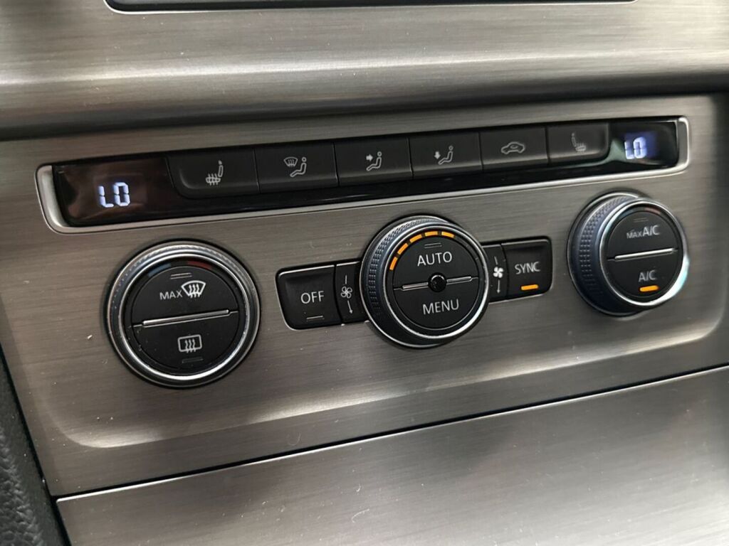 Volkswagen Golf 2015 Musta