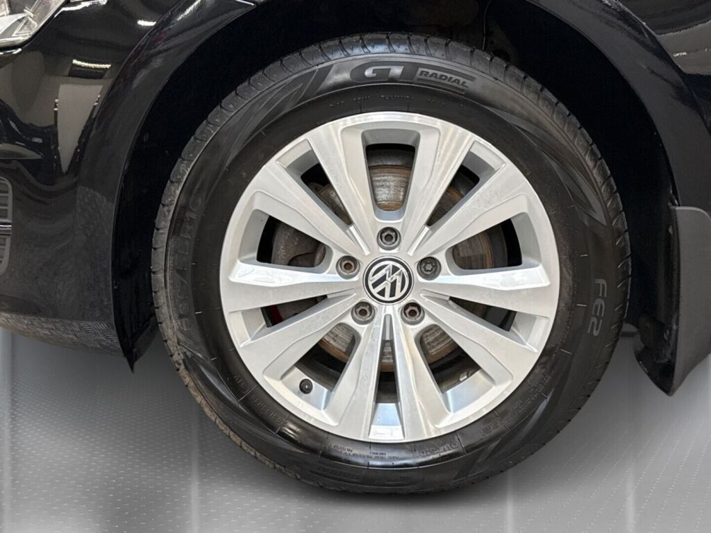 Volkswagen Golf 2015 Musta