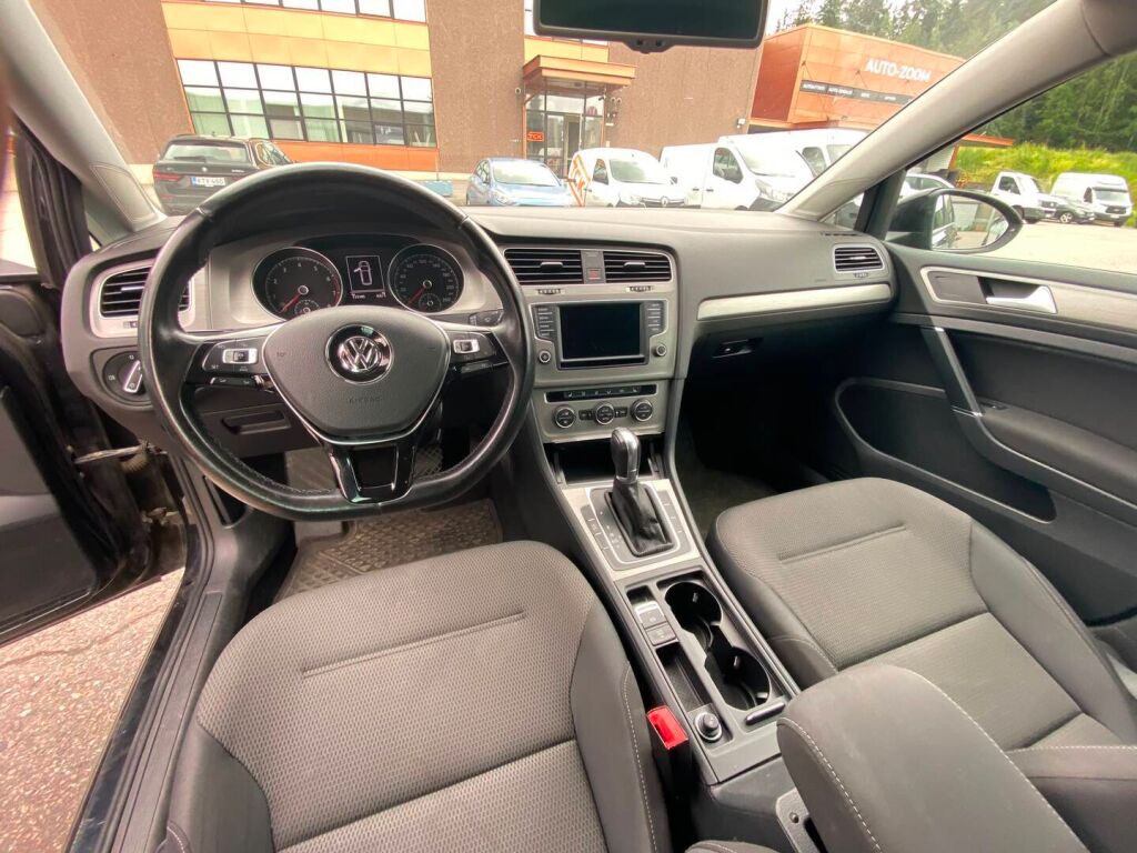 Volkswagen Golf 2015 Musta