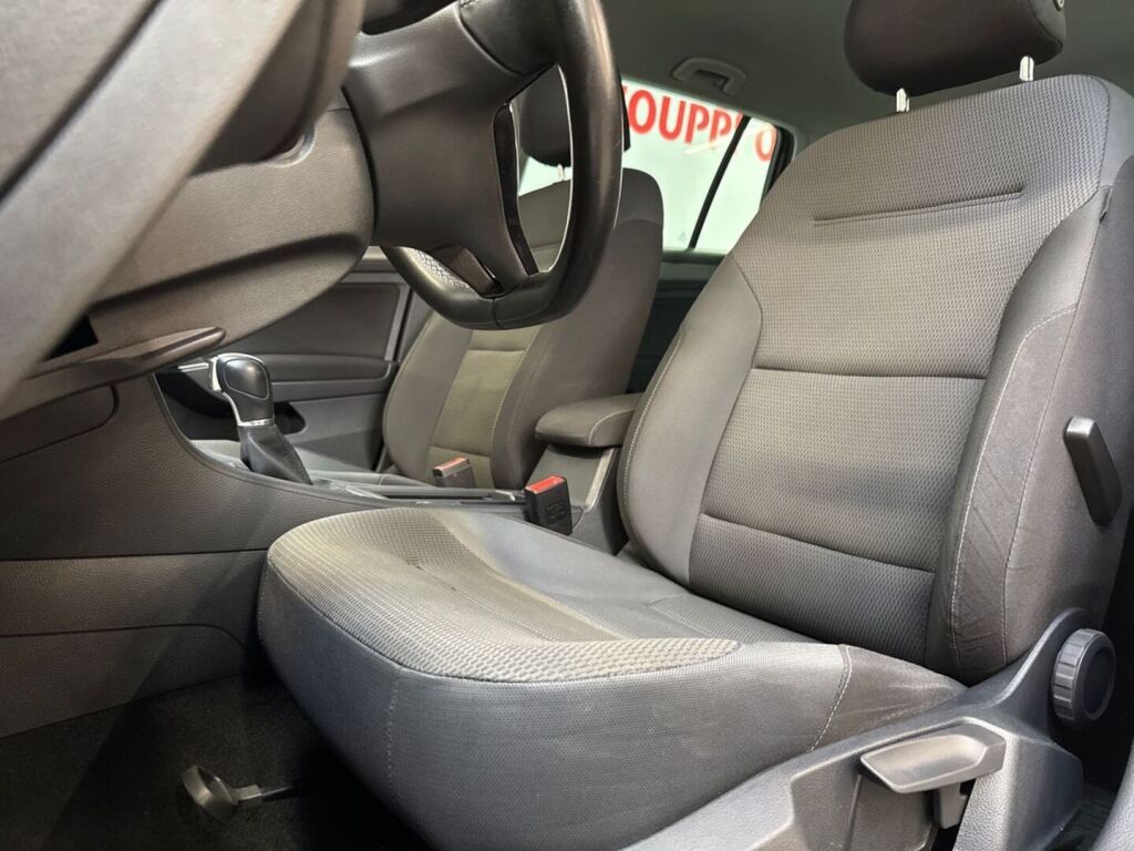 Volkswagen Golf 2015 Musta
