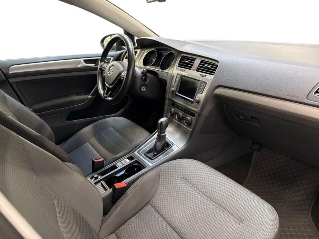 Volkswagen Golf 2015 Musta