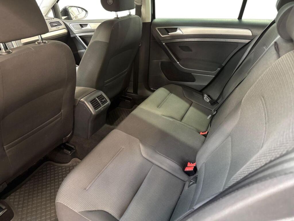 Volkswagen Golf 2015 Musta