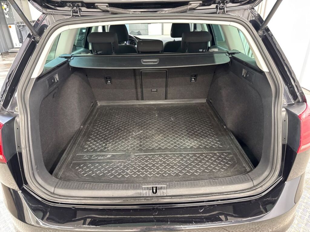 Volkswagen Golf 2015 Musta
