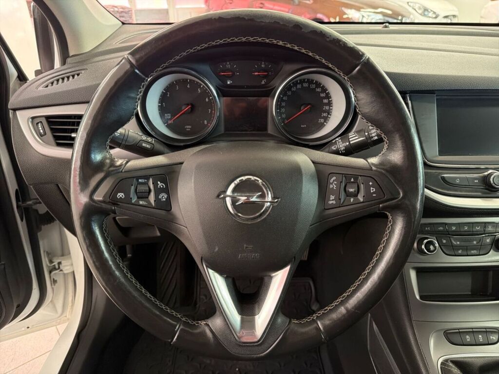 Opel Astra 2019 Valkoinen