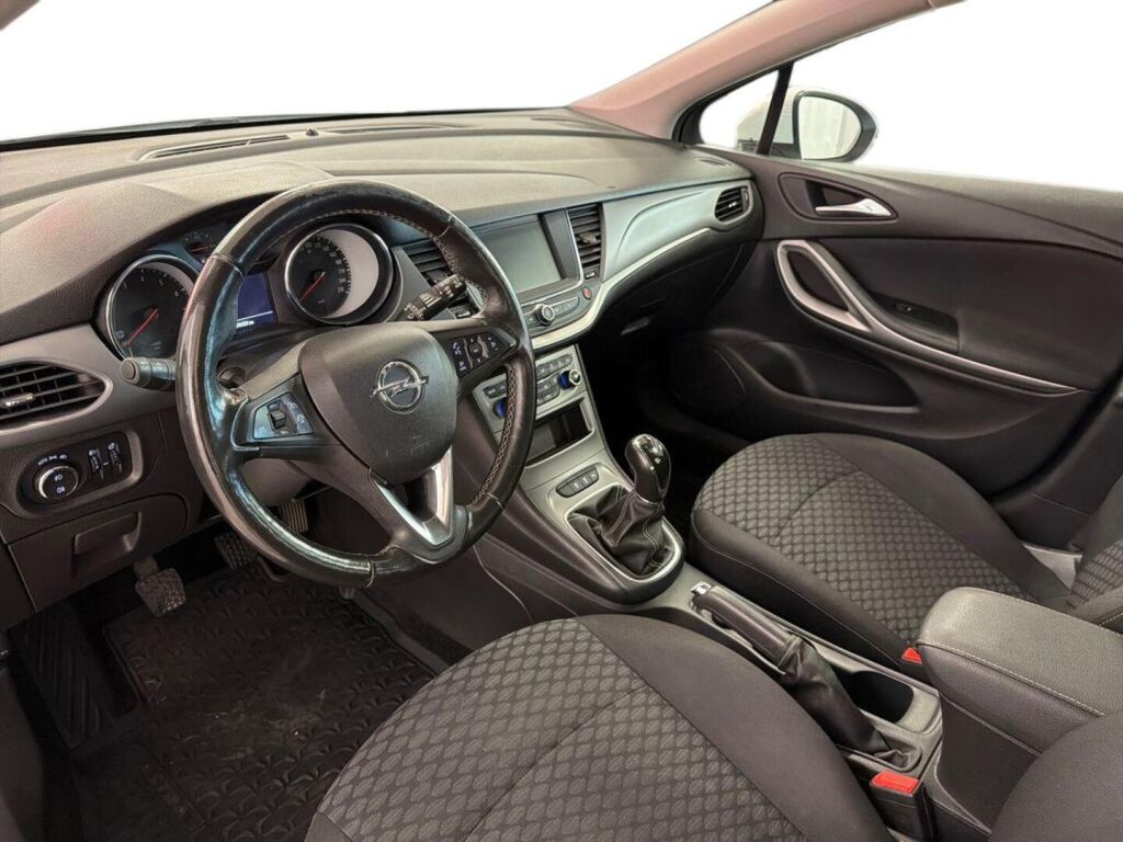 Opel Astra 2019 Valkoinen