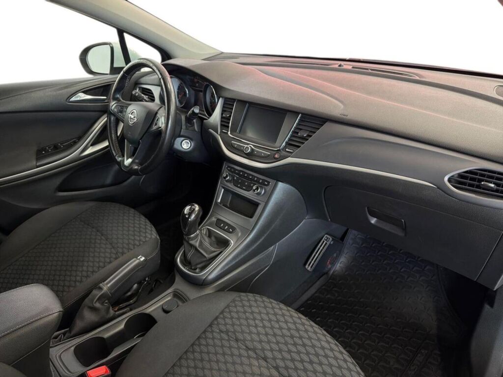 Opel Astra 2019 Valkoinen