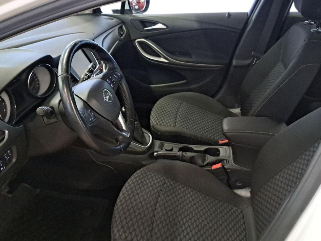 Opel Astra 2019 Valkoinen