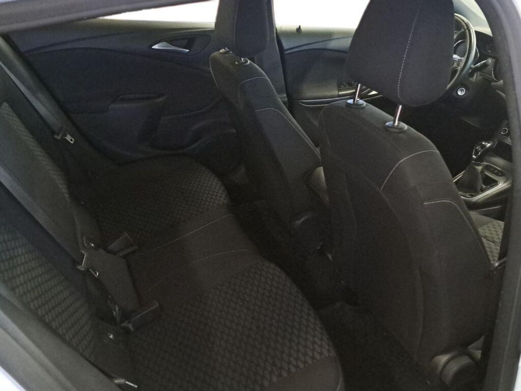 Opel Astra 2019 Valkoinen