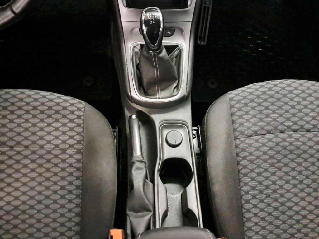 Opel Astra 2019 Valkoinen