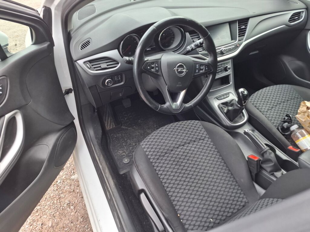 Opel Astra 2019 Valkoinen