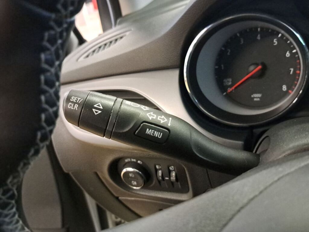 Opel Astra 2019 Valkoinen