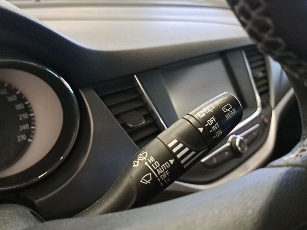 Opel Astra 2019 Valkoinen