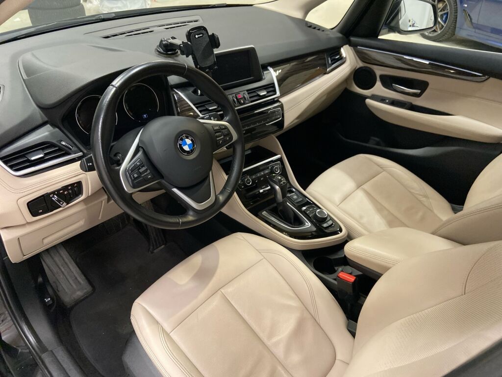 BMW 225 2019 Musta