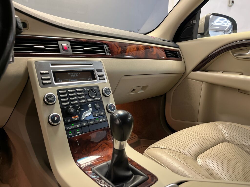 Volvo V70 2008 Met. Ruskea (beige)