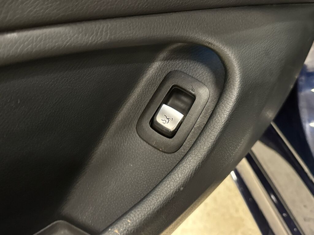 Mercedes-Benz C 2016 Sininen