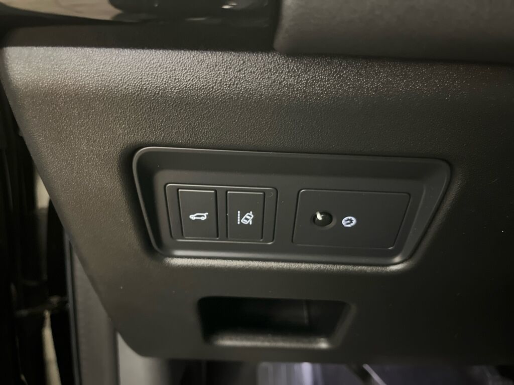 Land Rover Discovery 2018 Met. Musta