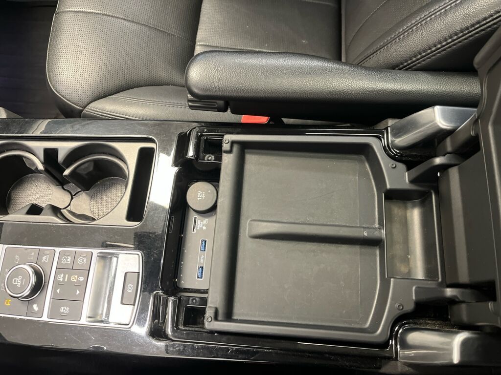 Land Rover Discovery 2018 Met. Musta