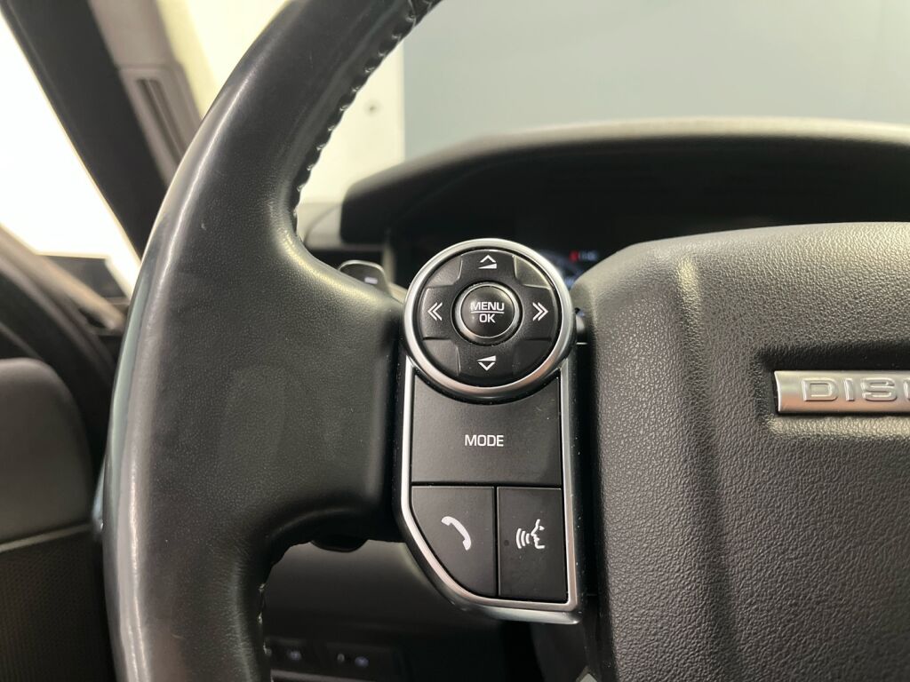 Land Rover Discovery 2018 Met. Musta