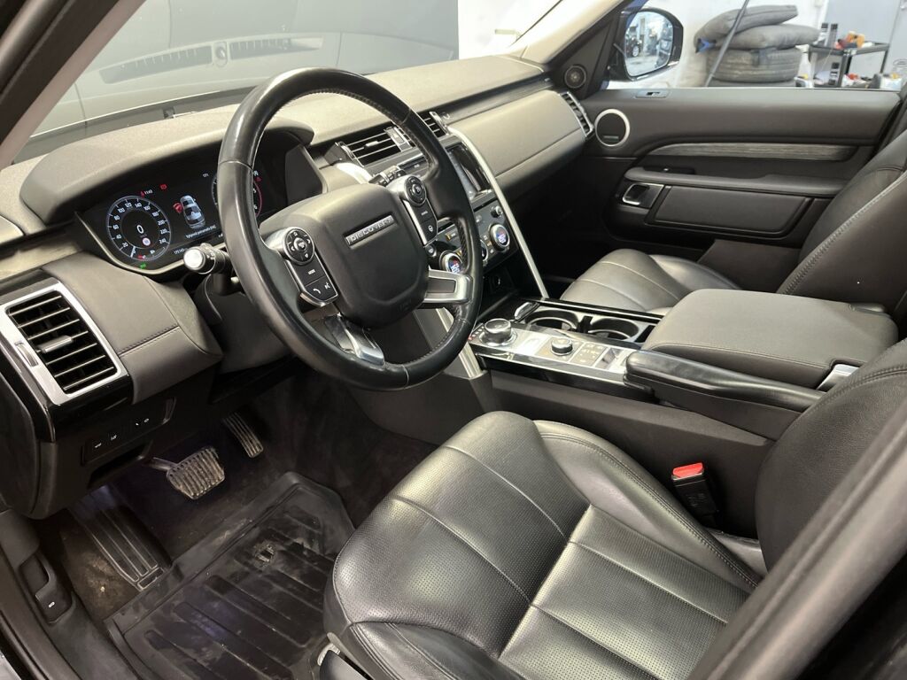 Land Rover Discovery 2018 Met. Musta