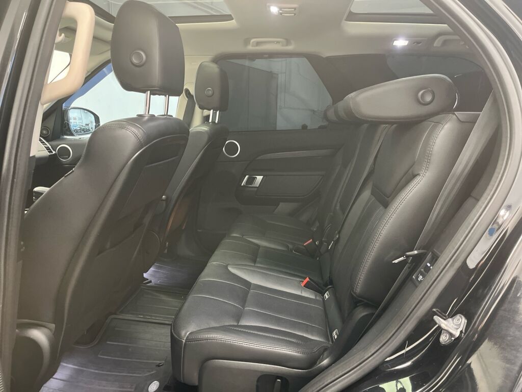 Land Rover Discovery 2018 Met. Musta