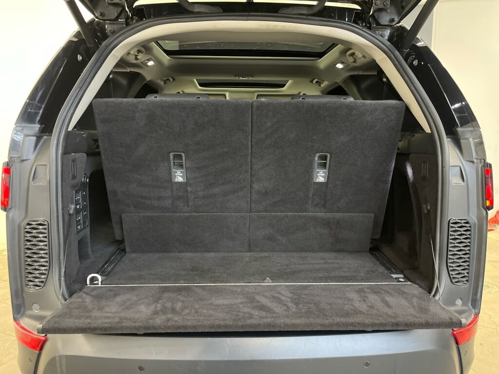 Land Rover Discovery 2018 Met. Musta