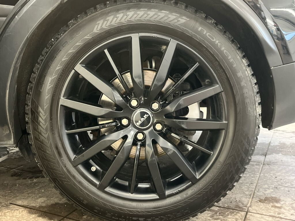 Land Rover Discovery 2018 Met. Musta