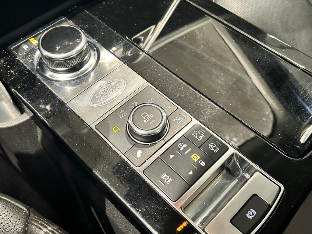 Land Rover Discovery 2018 Met. Musta