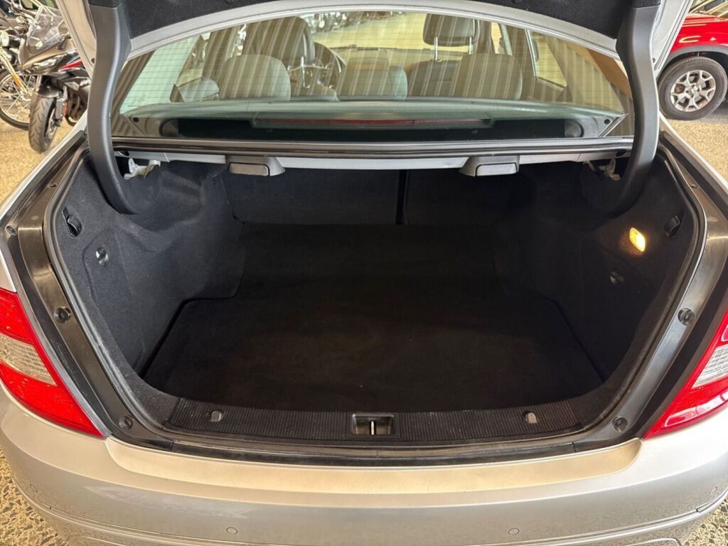 Mercedes-Benz C 2009 Harmaa