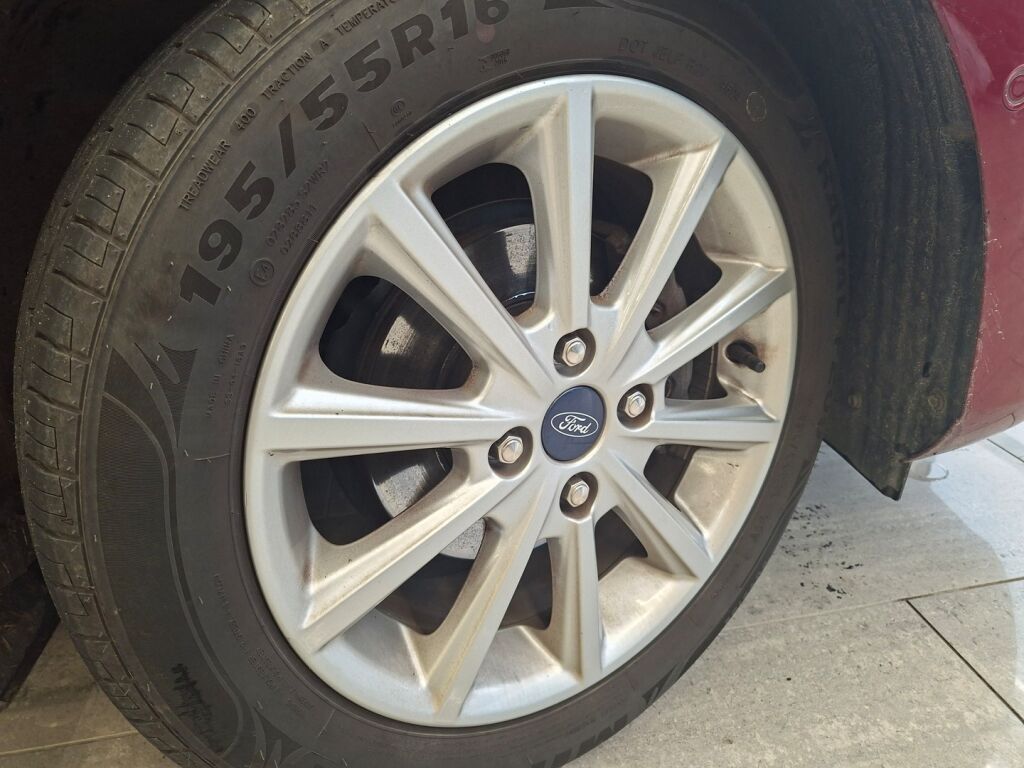 Ford Fiesta 2019 Punainen