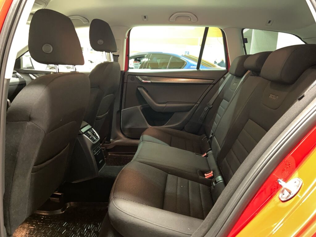 Skoda Octavia 2015 Punainen