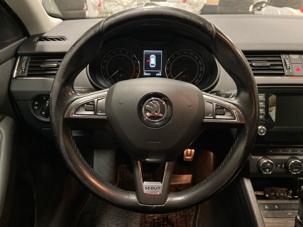 Skoda Octavia 2015 Punainen