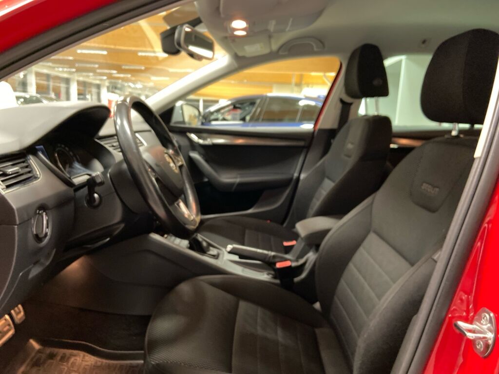 Skoda Octavia 2015 Punainen
