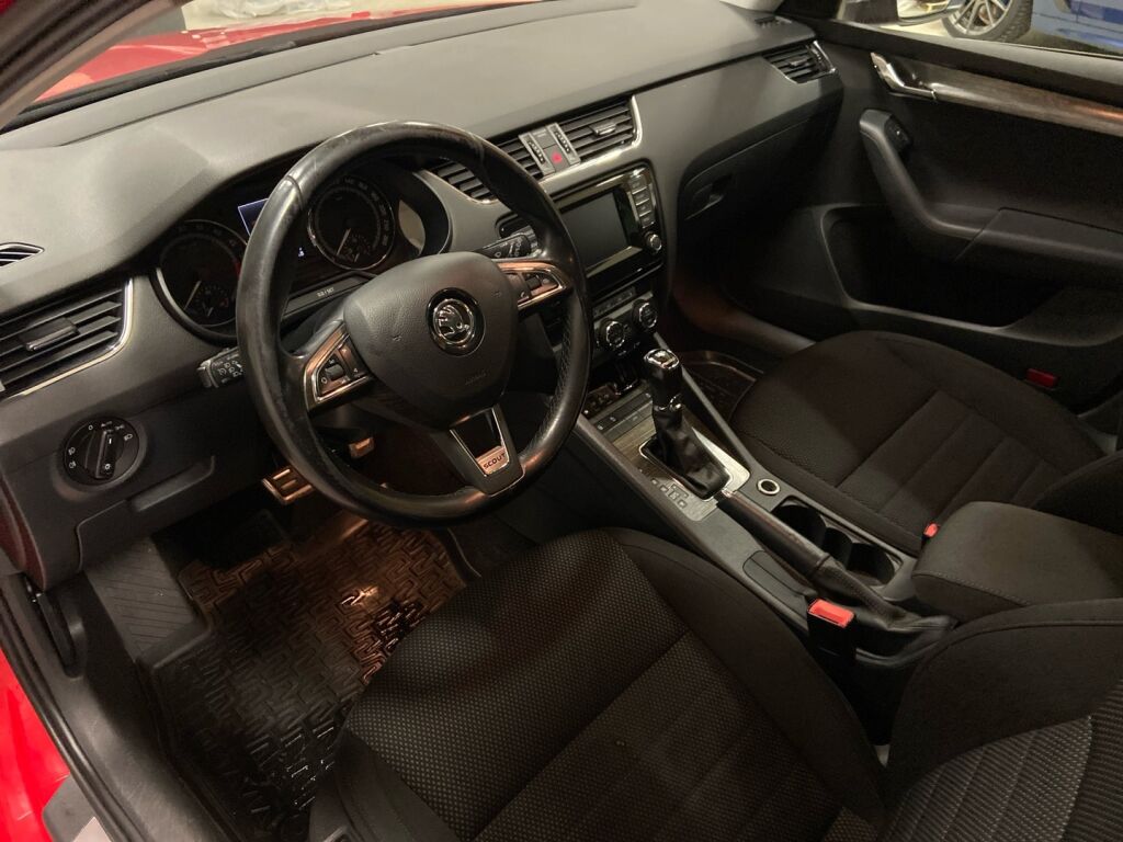 Skoda Octavia 2015 Punainen