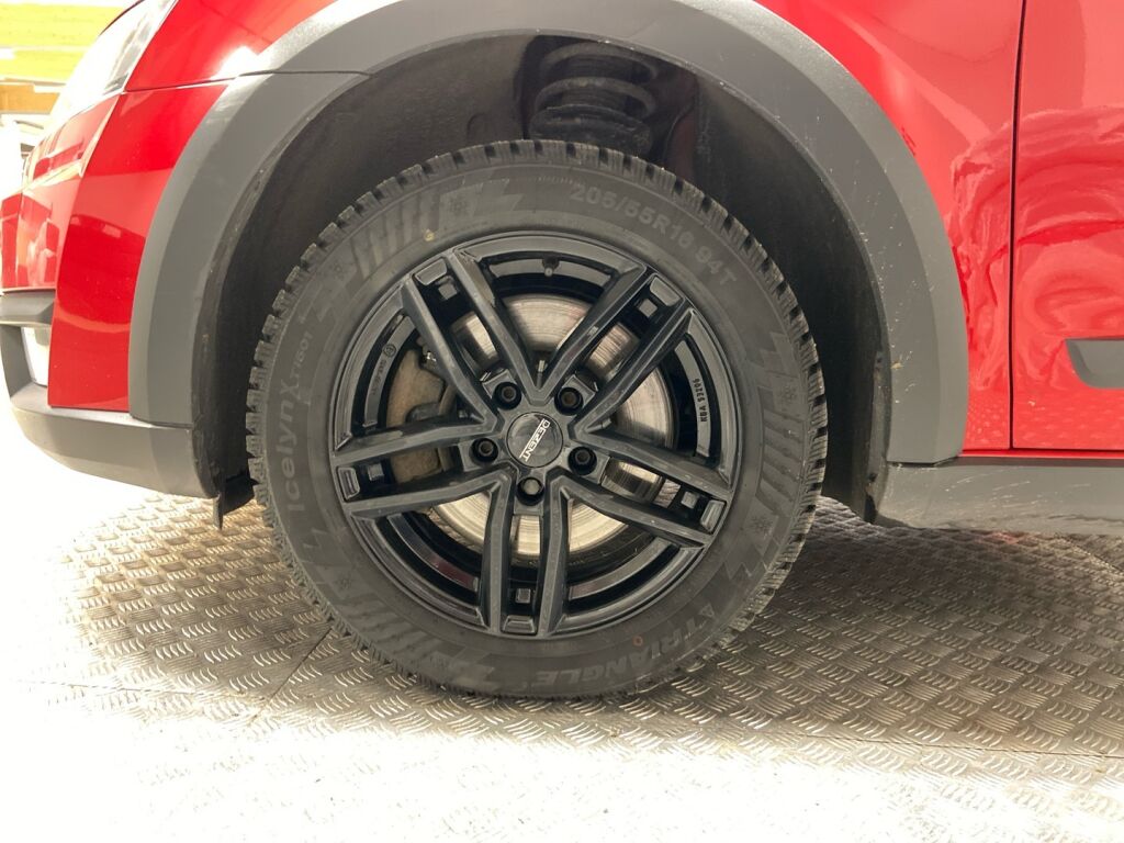 Skoda Octavia 2015 Punainen